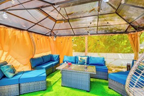Interior - Hot Tub & Sauna: Dewey Getaway w/ Community Perks (Dewey)