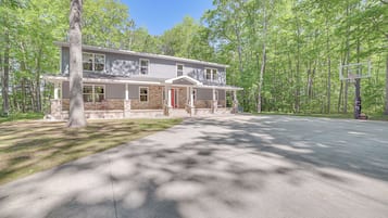 House (5 Bedrooms) | Interior