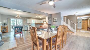 House (5 Bedrooms) | Interior