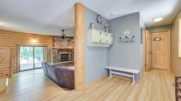 House (5 Bedrooms) | Interior