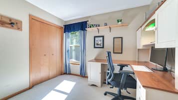 House (5 Bedrooms) | Interior