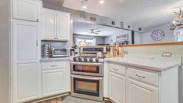 House (5 Bedrooms) | Private kitchen | Microwave, oven, stovetop, dishwasher