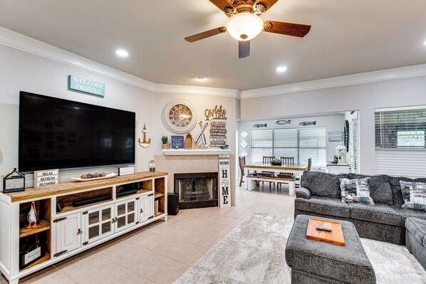Unclassified image, 1 of 26, button - Home on Lake Granbury w/ Hot Tub: 5 Mi to Dtwn! (Granbury)