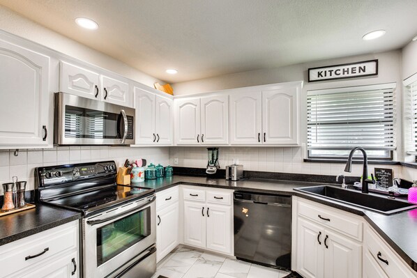 House (3 Bedrooms) | Interior - Home on Lake Granbury w/ Hot Tub: 5 Mi to Dtwn! (Granbury)