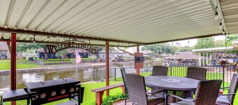 Home on Lake Granbury w/ Hot Tub: 5 Mi to Dtwn!