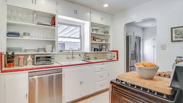 Cottage (3 Bedrooms) | Interior