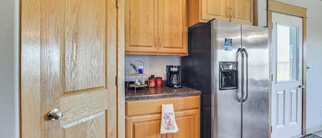 House (5 Bedrooms) | Interior