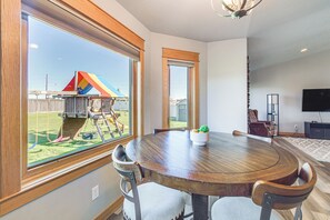 House (5 Bedrooms) | Interior