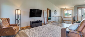 บ้านครอบครัวขนาดใหญ่ที่ Fargo พร้อมสนามหลังบ้านที่มีรั้วล้อม!