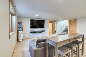 House (5 Bedrooms) | Interior