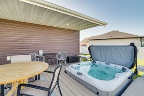 House (5 Bedrooms) | Interior