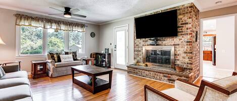 House (3 Bedrooms) | Front of property