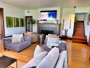 Smart TV, fireplace, books, offices - Luxury Historic Riverfront Home (Richland)