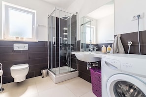 Shower, hair dryer, towels