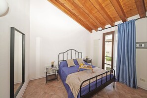 1 habitación, tabla de planchar con plancha, wifi gratis y ropa de cama 