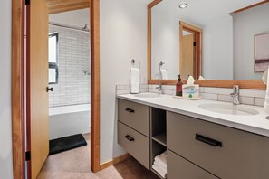 Hair dryer, towels - GH222 | Large Family Friendly home on the Golf Course - Pet Friendly! (Black Butte Ranch)