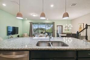 Townhome, 5 Bedrooms | Private kitchen | Fridge, oven, coffee/tea maker, toaster - 4663tsd-solterra Resort 5 Bedroom Townhouse by RedAwning (Davenport)