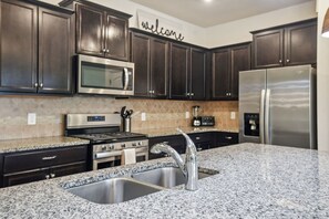 Townhome, 5 Bedrooms | Private kitchen | Fridge, oven, coffee/tea maker, toaster - 4663tsd-solterra Resort 5 Bedroom Townhouse by RedAwning (Davenport)