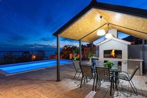 Outdoor dining - Seaview Villa Roko with heated pool (Jesenice, Dugi Rat)