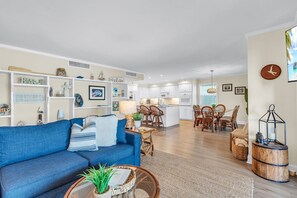 TV - ☀️Pelican Pointe 4C- Beachfront Views from Balcony☀️ (Indian Shores)