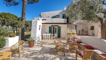 Villa | Terrace/patio