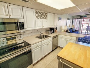 Mikrovågsugn och kaffe- och tebryggare