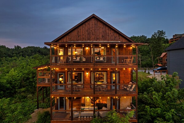 المنشأة من الخارج