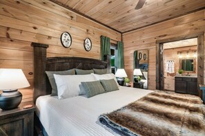 4 عدّة غرف نوم ومكواة/لوح كي وواي فاي وملاءات أسرّة