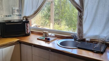 Refrigerador, microondas, horno, placa de cocina