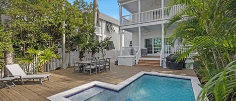 Een verwarmd zwembad