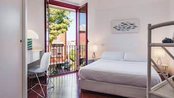 3 bedrooms, iron/ironing board, cots/infant beds, free WiFi