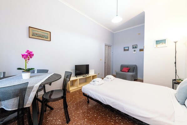 1 habitación, tabla de planchar con plancha, wifi gratis y ropa de cama 