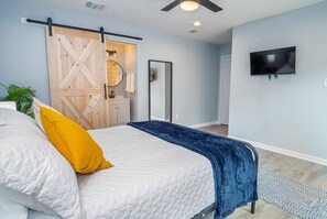 5 habitaciones, tabla de planchar con plancha, wifi y ropa de cama 