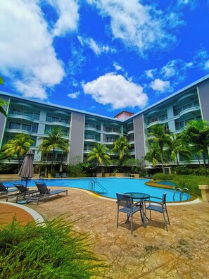 Outdoor pool - Breathtaking Sunset Bay Fibre Broadband Furnished, with largest pool in town (Langkawi)