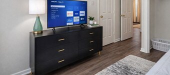 5 Minutes to VSU, I-75 & Restaurants! Sleeps 5 w/ 2 Full Baths- Family Friendly