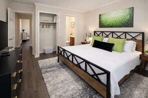 2 habitaciones, tabla de planchar con plancha y cuna de viaje 