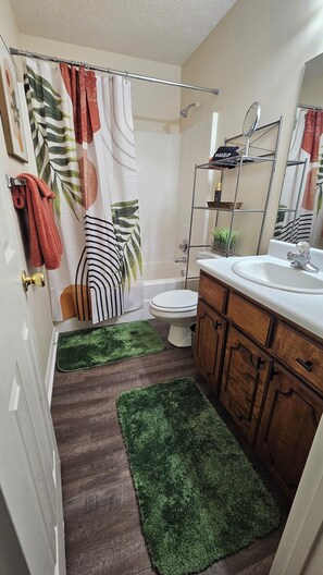 Dusch, hårtork, handdukar och tvål