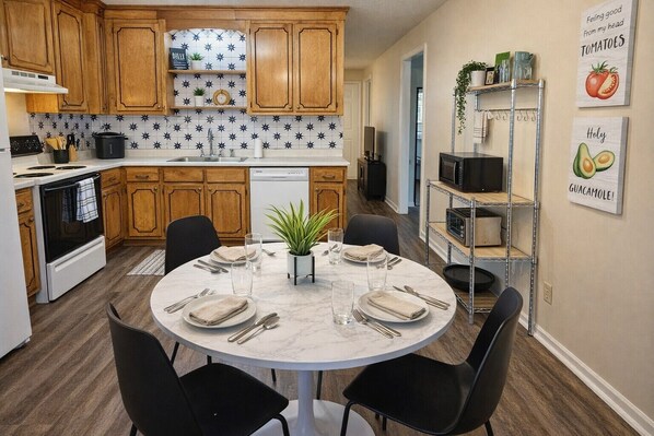 Fridge, microwave, oven, stovetop