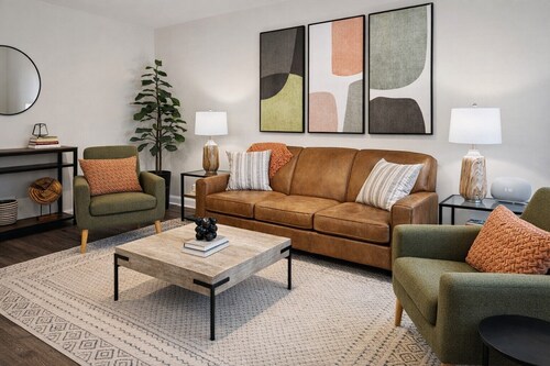 5 Minutes to VSU, I-75 & Restaurants! Sleeps 5 w/ 2 Full Baths- Family Friendly