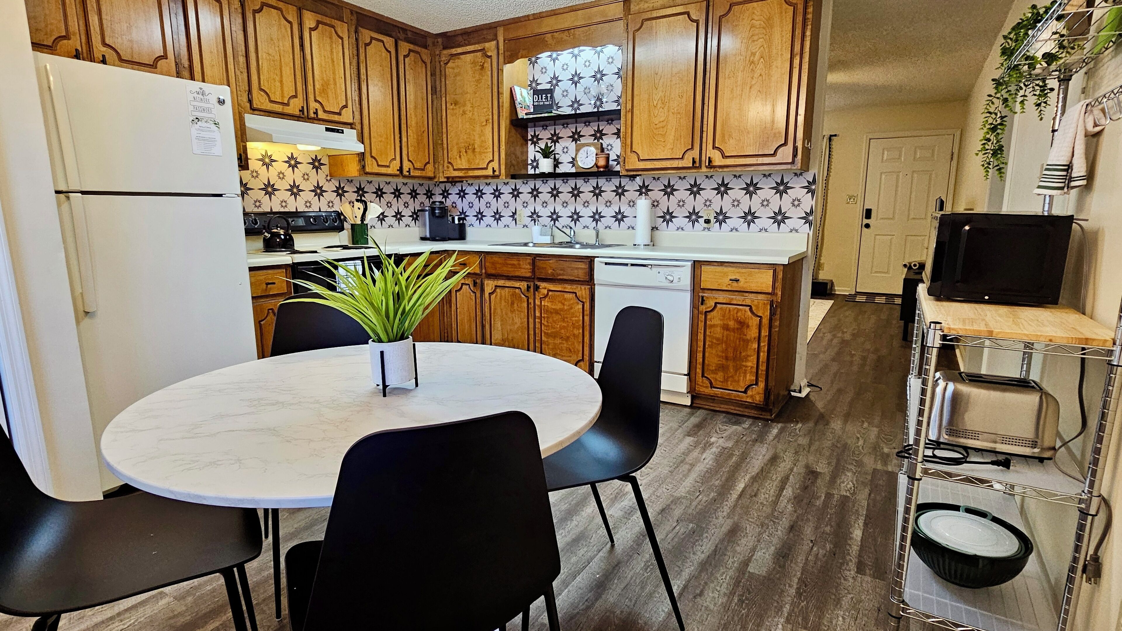 冰箱、微波炉、烤箱、炉灶