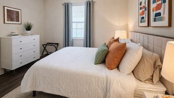 2 bedrooms, iron/ironing board, travel cot, free WiFi