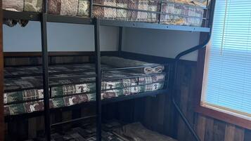 3 bedrooms, WiFi, bed sheets