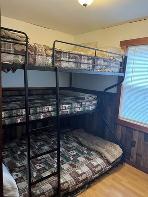 3 bedrooms, WiFi, bed sheets