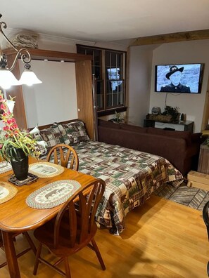 Interior - Adirondack Trailside Cabin (Caroga Lake)