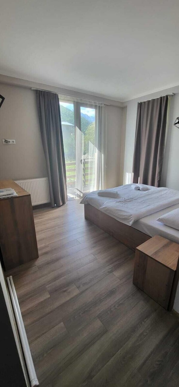 Classic Double Room, Balcony, Mountain View