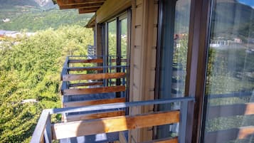 Habitación doble clásica, balcón, vista a la montaña | Exterior