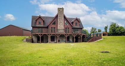 Rustic Log Retreat on Eleven Acres. Sleeps 24. Pond and close to Intel.
