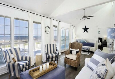 Casa De La Sirena--Beachfront Retreat in Spanish Grant!