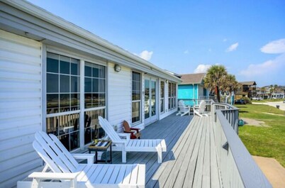 Casa De La Sirena--Beachfront Retreat in Spanish Grant!