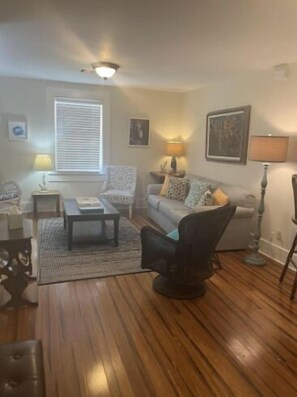 TV - Catch A Wave! 2 Blocks to the Beach! Two-Story, With Porch! (Galveston)